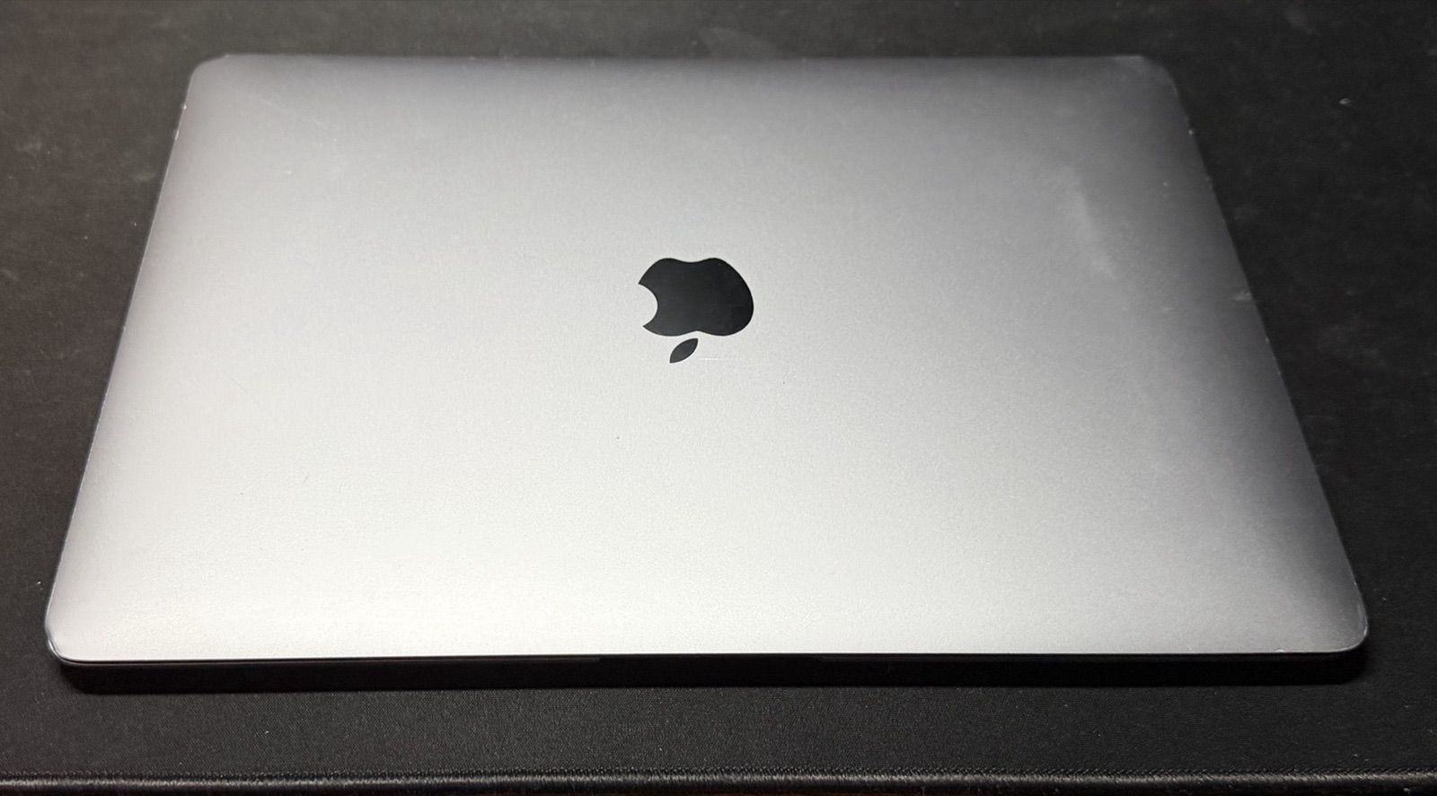 M1 MacBook Air lid